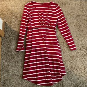 Larenba long sleeve nursing dress. Size large